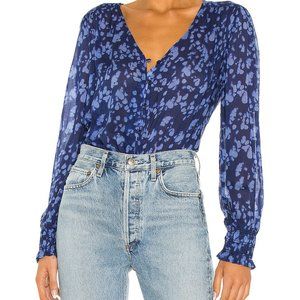 Bella Dahl Smocked Flowy Blouse In Washed Indigo Spots